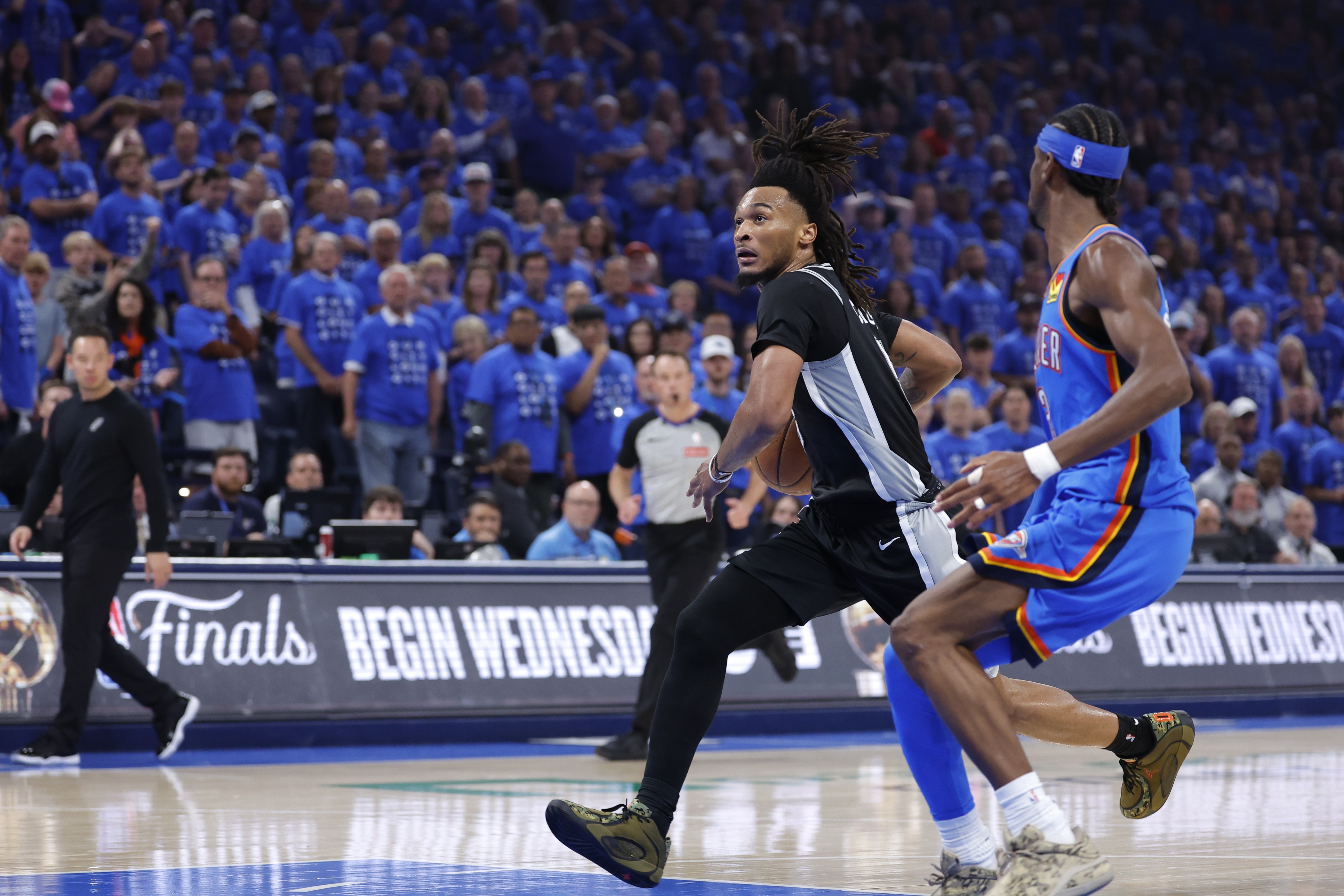 拉希德:马刺打雷霆时带个人恩怨 卡斯尔对抗性拉满 打尼克斯节奏骤降 拉希德:马刺打雷霆时带个人恩怨 卡斯尔对抗性拉满 打尼克斯节奏骤降