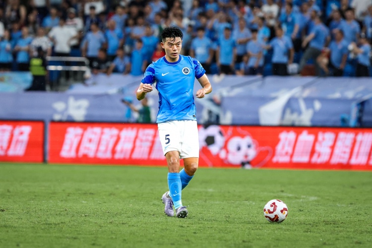 胡睿宝：蓉城半程33球攻击线，深圳需200%精神应对
