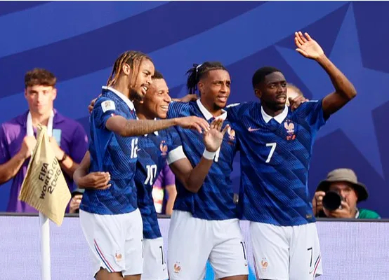 法国3-0瑞典强势晋级 姆巴佩淘汰赛9球创纪录
