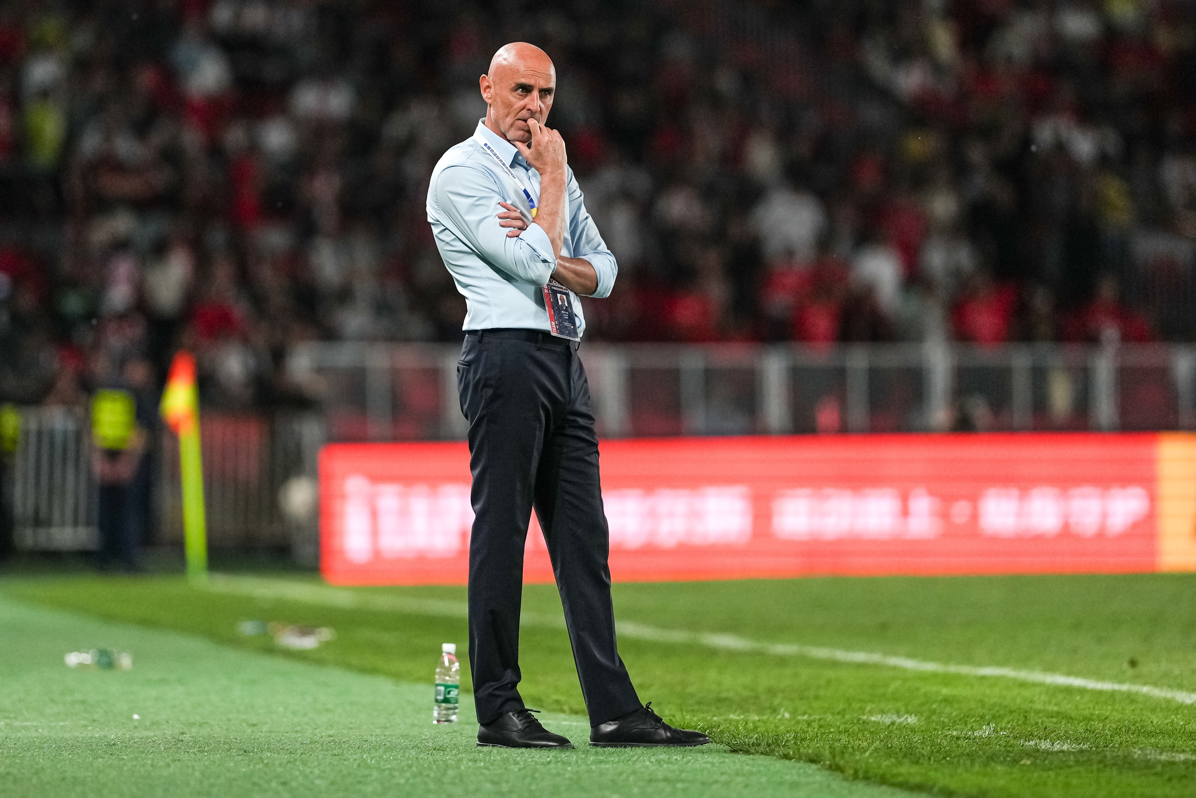 海港赴青岛航班延误5小时，赛前发布会挪至凌晨