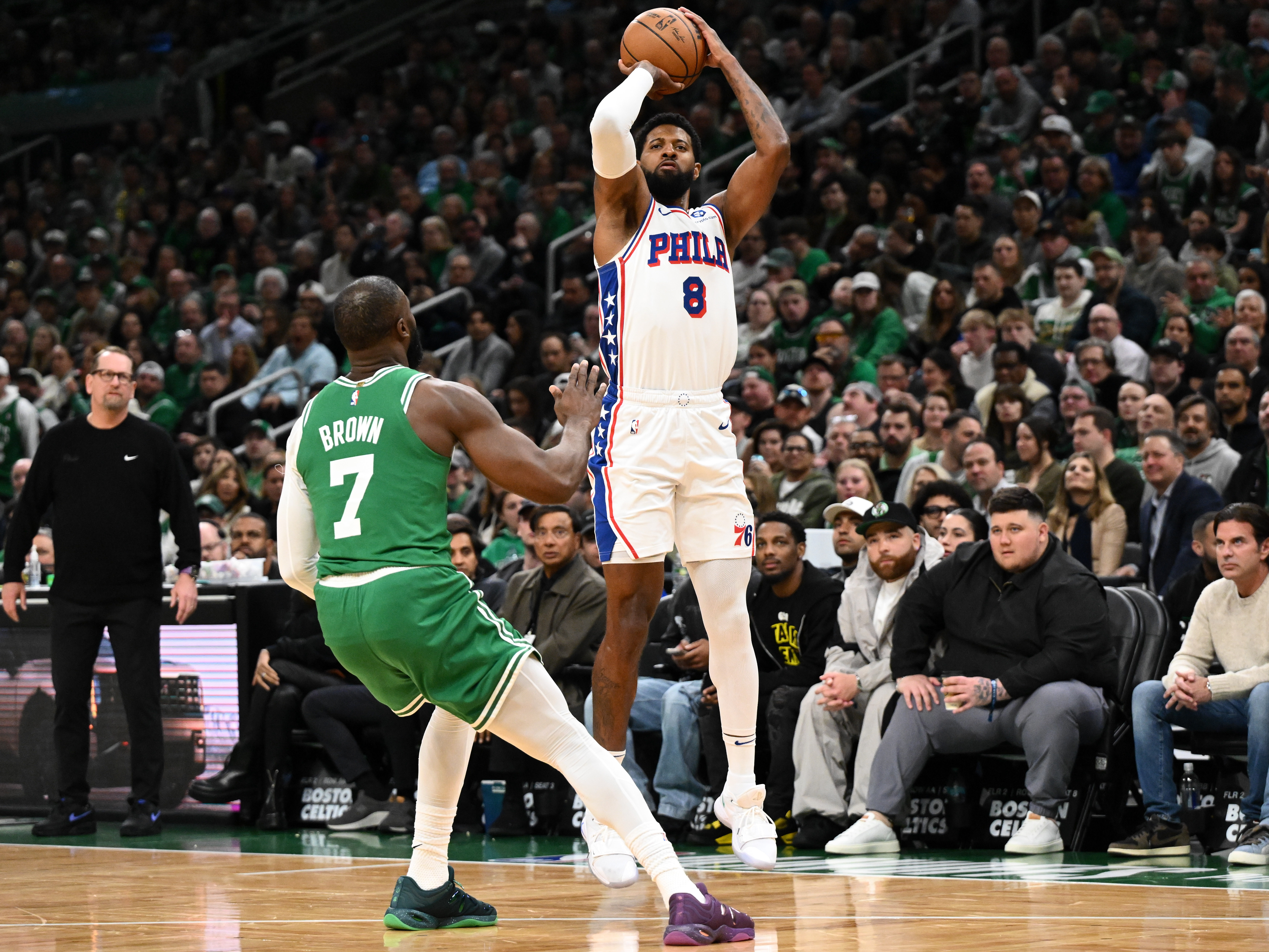 卡塞尔：布朗被交易是NBA常态 乔治无需模仿任何人
