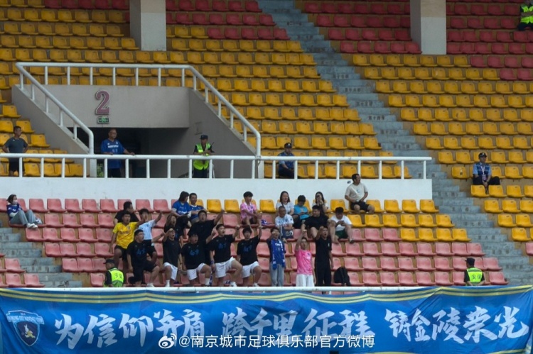南京城市客场0-2负大连鲲城，下半场连丢两球进攻乏力