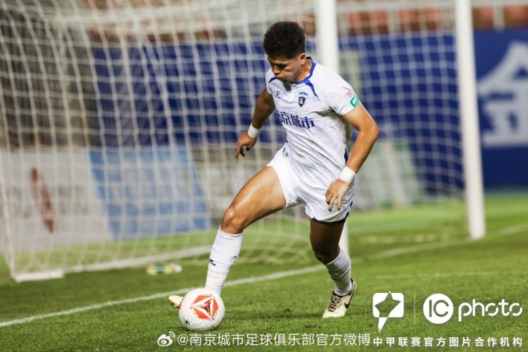 南京城市客场0-2负大连鲲城，下半场连丢两球进攻乏力