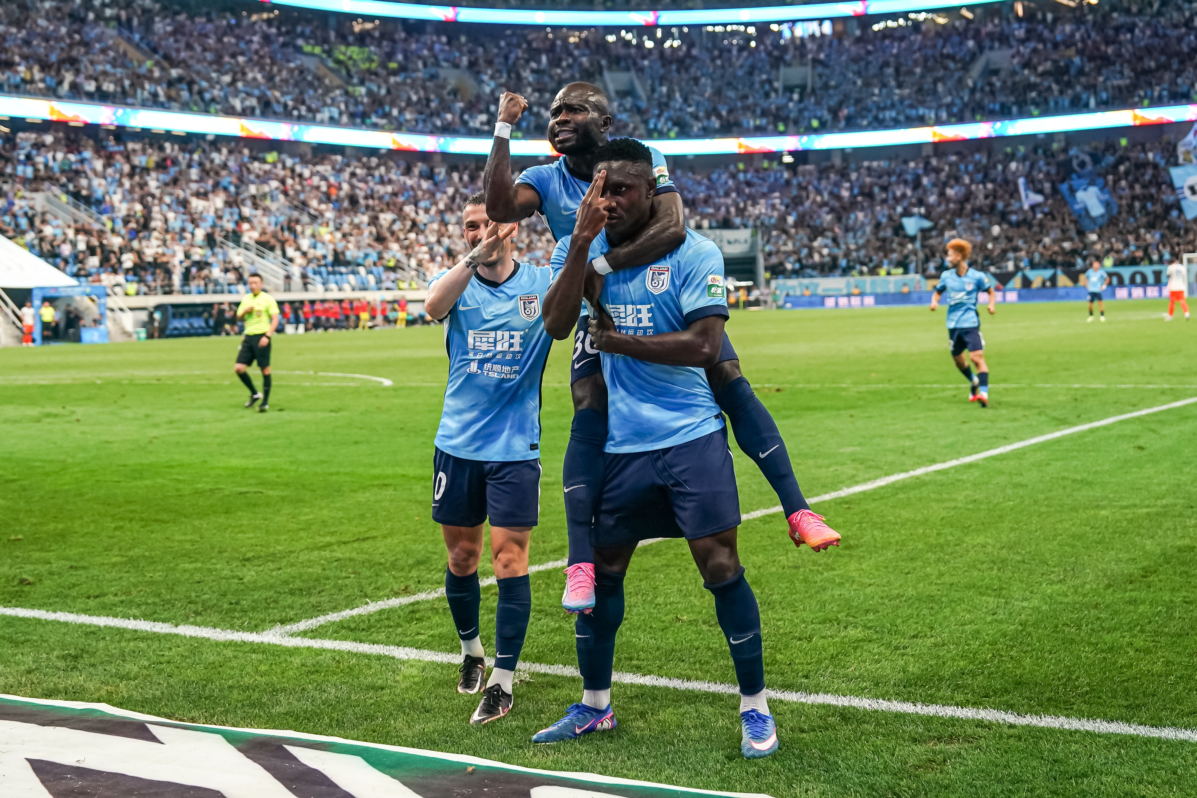 三连杀!大连英博3-1力克山东泰山创队史纪录 三连杀!大连英博3-1力克山东泰山创队史纪录