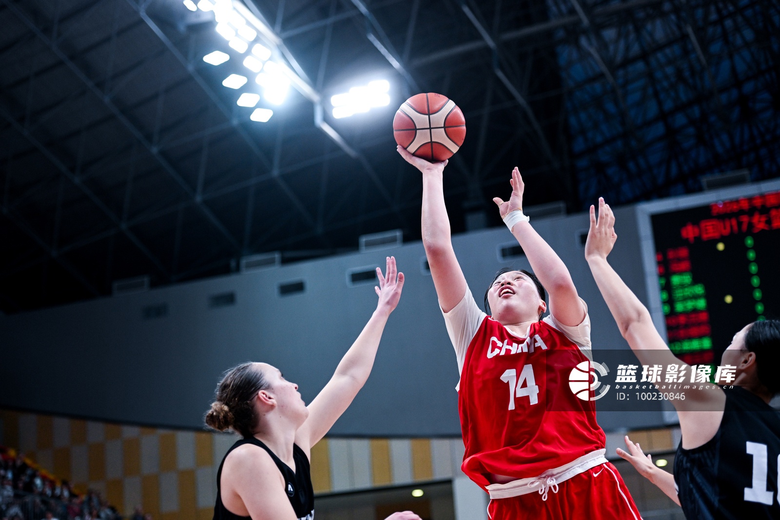 半场落后13分，庞云舒摘3前场板成唯一亮点