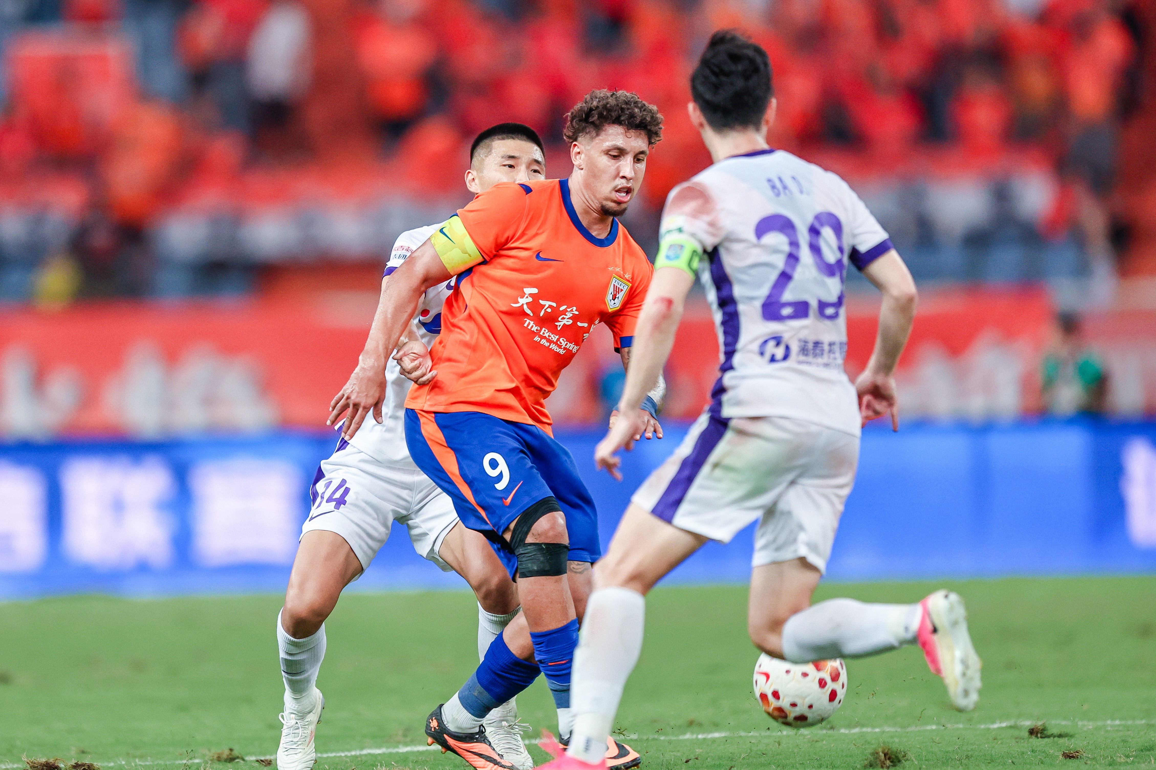 克雷桑补时绝杀 泰山2-1逆转津门虎取两连胜