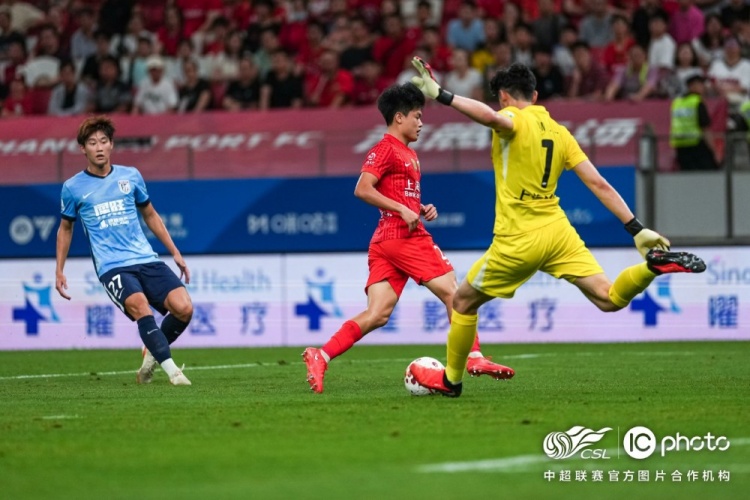 魏震失点李新翔补时救主 海港1比1惜平大连英博